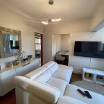 ALUGUEL: T2 Moderno na Polana Cimento A com Vista para a Baía | Segurança Reforçada